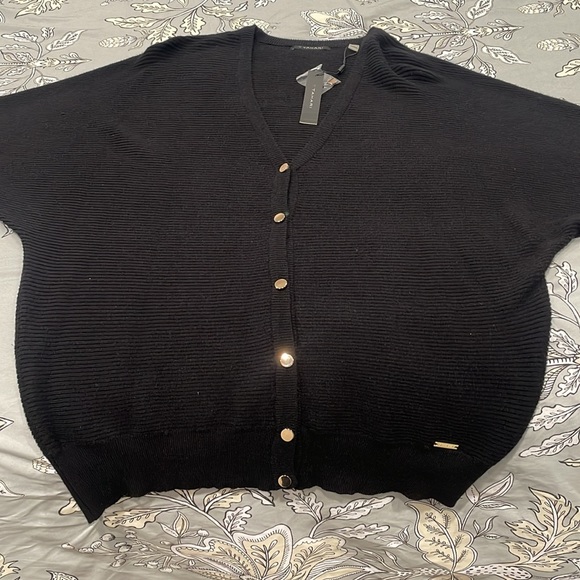 NWT Tahari Women’s Black Cardigan with Gold Buttons. Size medium - Picture 5 of 5